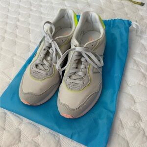 Women’s New Balance